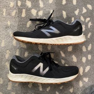 Black New Balance Tennis Shoes
